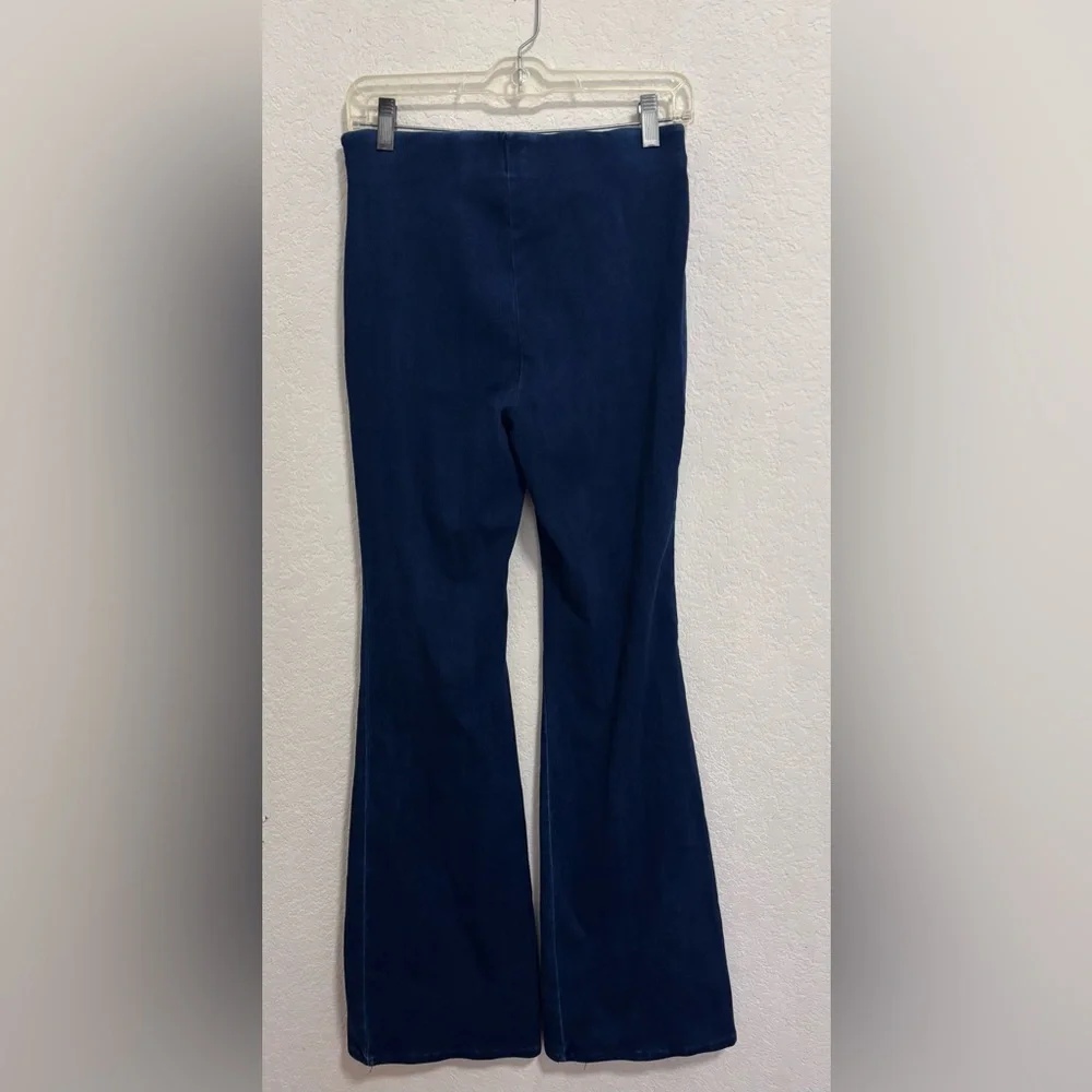 Good American pull on flare Jeans - Picture 3 of 6